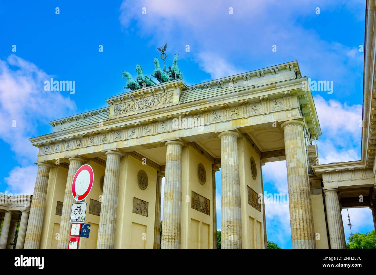 Brandenburger Tor, Pariser Platz, unter den Linden, Berlin, Deutschland. Stockfoto