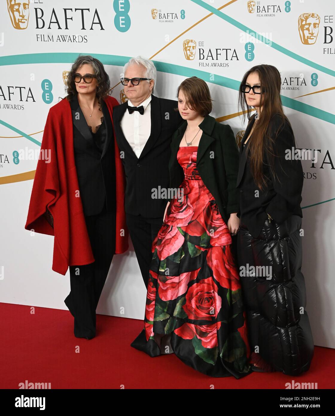 Lily Miranda mit Brille nimmt an den EE BAFTA Film Awards 2023 in der Royal Festival Hall in London Teil. Foto: 19. Februar 2023. Stockfoto