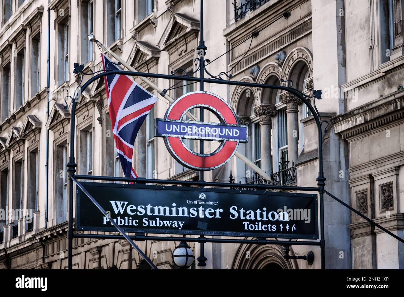 U-Bahn-Schild Westminster Station in London, Großbritannien Stockfoto