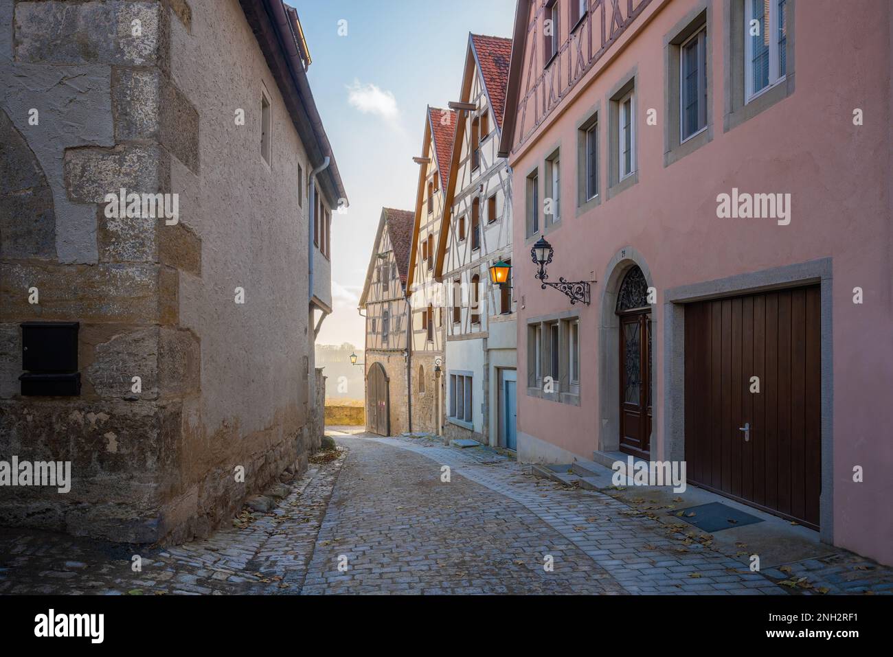 Fachwerkhäuser in der Burgasse - Rothenburg ob der Tauber, Bayern, Deutschland Stockfoto