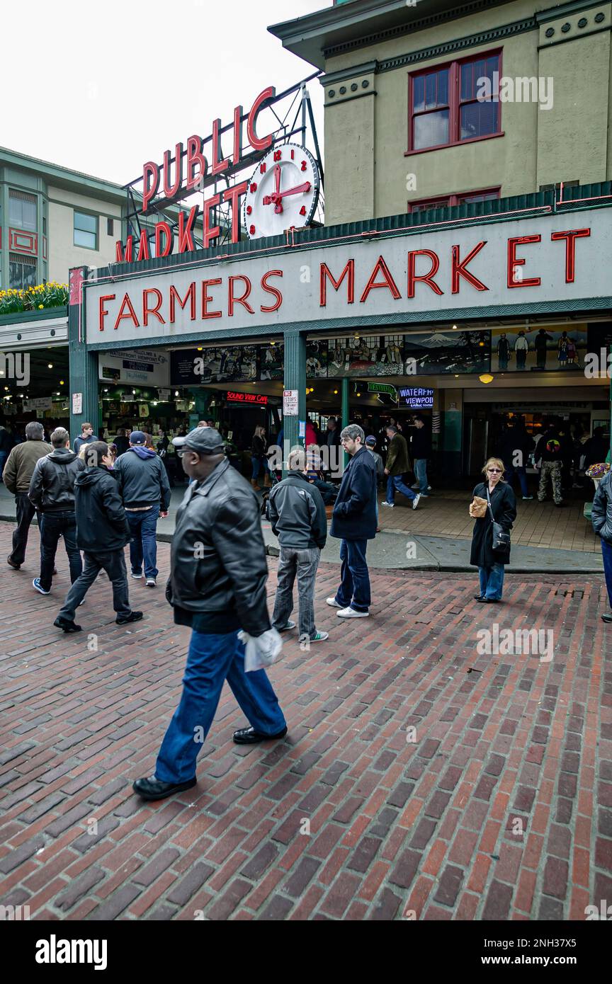Blick in und um den berühmten Pike Street Public Market, Seattle, WA. USA Stockfoto