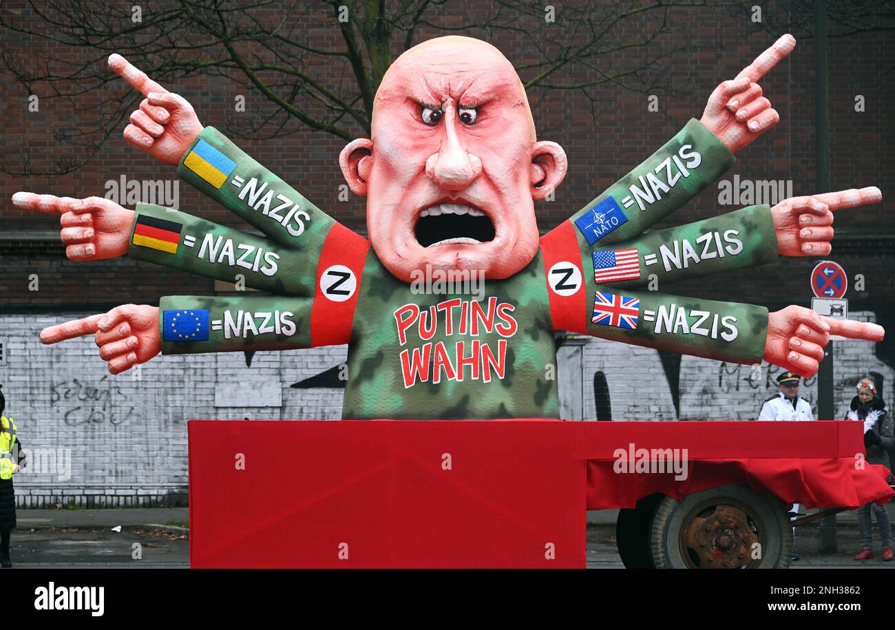 Rosenmontags-Prozession in Düsseldorf; Themenwagen von Jaques Tilly: Putins Aggressionskrieg in der Ukraine. Stockfoto