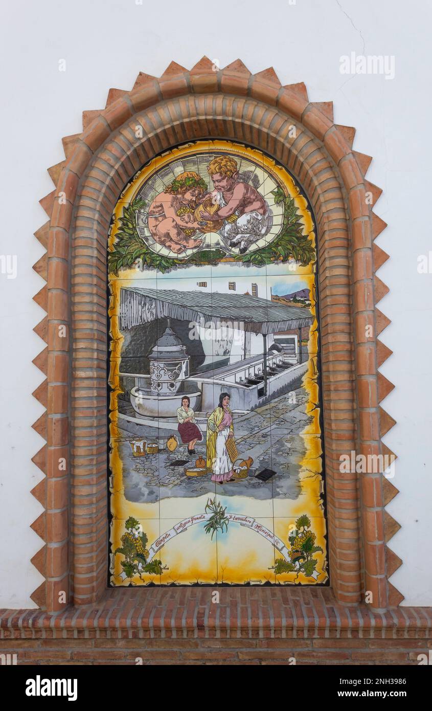 Gefliestes Wandbild, Paseo de las Tradiciones, Cómpeta, Axarquía, Málaga, Andalusien, Südspanien. Competa ist berühmt für seinen süßen Wein Stockfoto