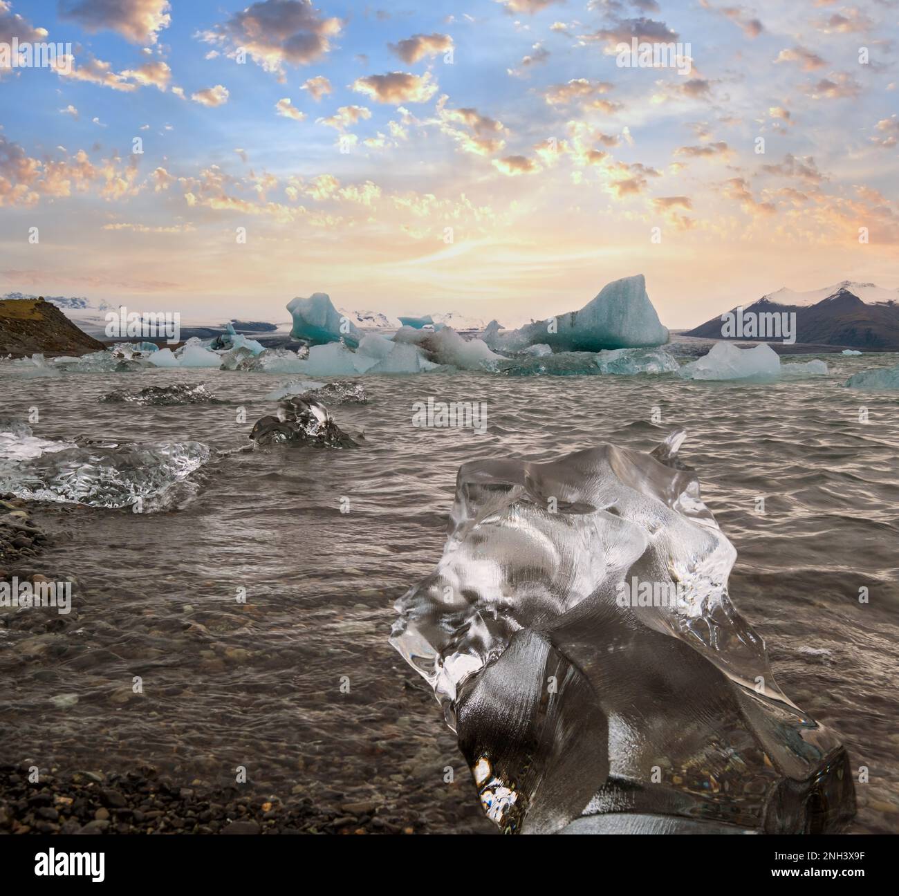Jokulsarlon Gletschersee, Lagune mit Eisblöcken, Island. Am Rande des Atlantischen Ozeans am Kopf des Breidamerkurjokull-Gletschers gelegen, Stockfoto
