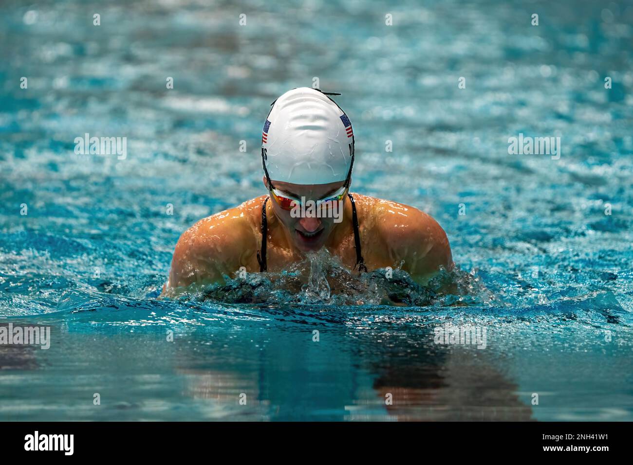 Sgt. 1. Class Elizabeth Marks, eine fünfmalige Paralympische Medaillengewinnerin und mehrfach Weltrekordbesitzer, bereitet sich auf die Para Swimming Nationals 2022, Charlotte, North Carolina, vom 16. Bis 18. Dezember 2022 vor. Marks, ein aktiver Kampfmediziner, ist dem Weltklasse-Athleten-Programm in Fort Carson, Colorado, zugeteilt. Stockfoto