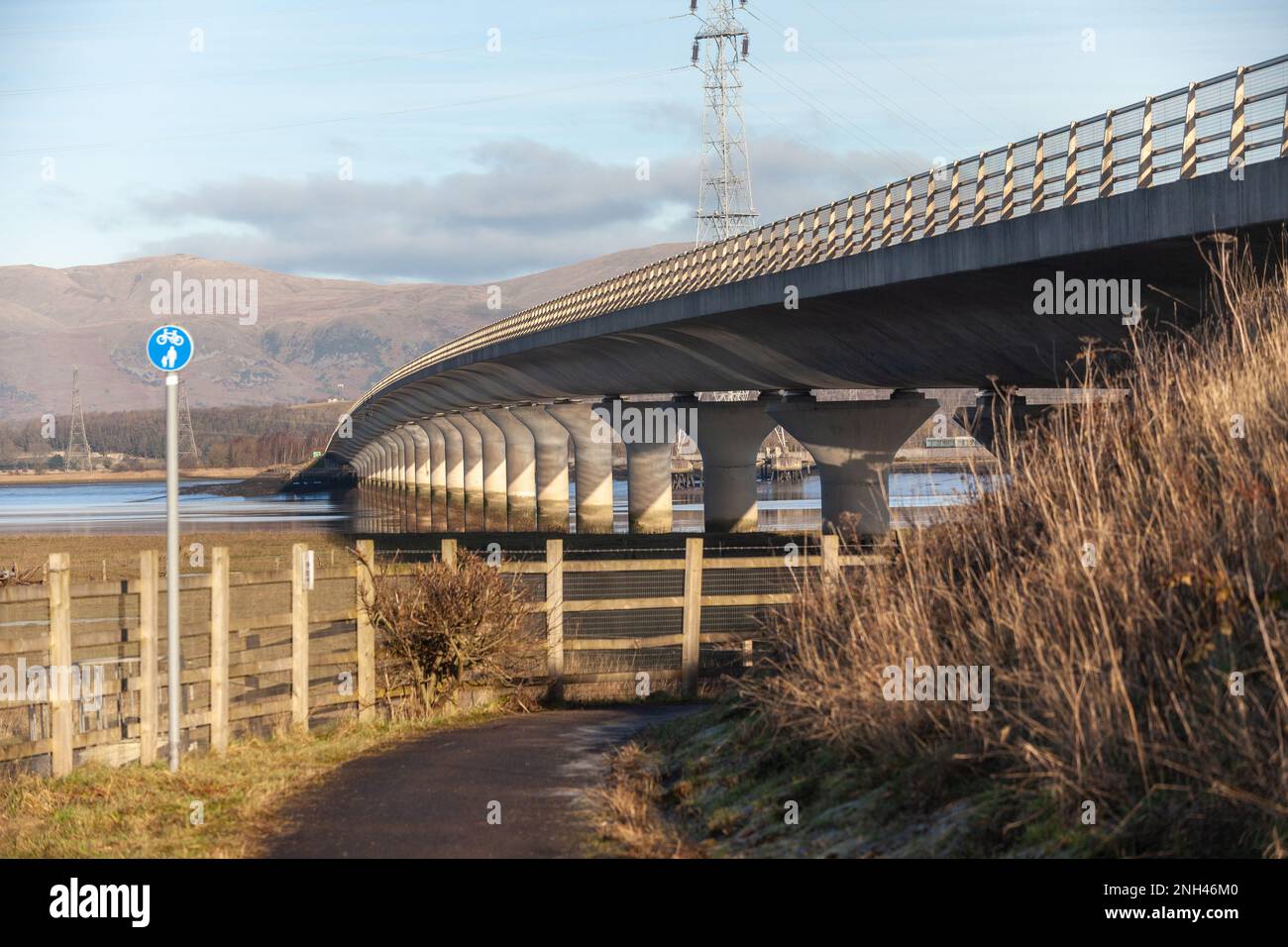 Clackmannanshire Bridge über den Firth of Forth in Schottland, die am 19. November 2008 für den Verkehr geöffnet wurde Stockfoto