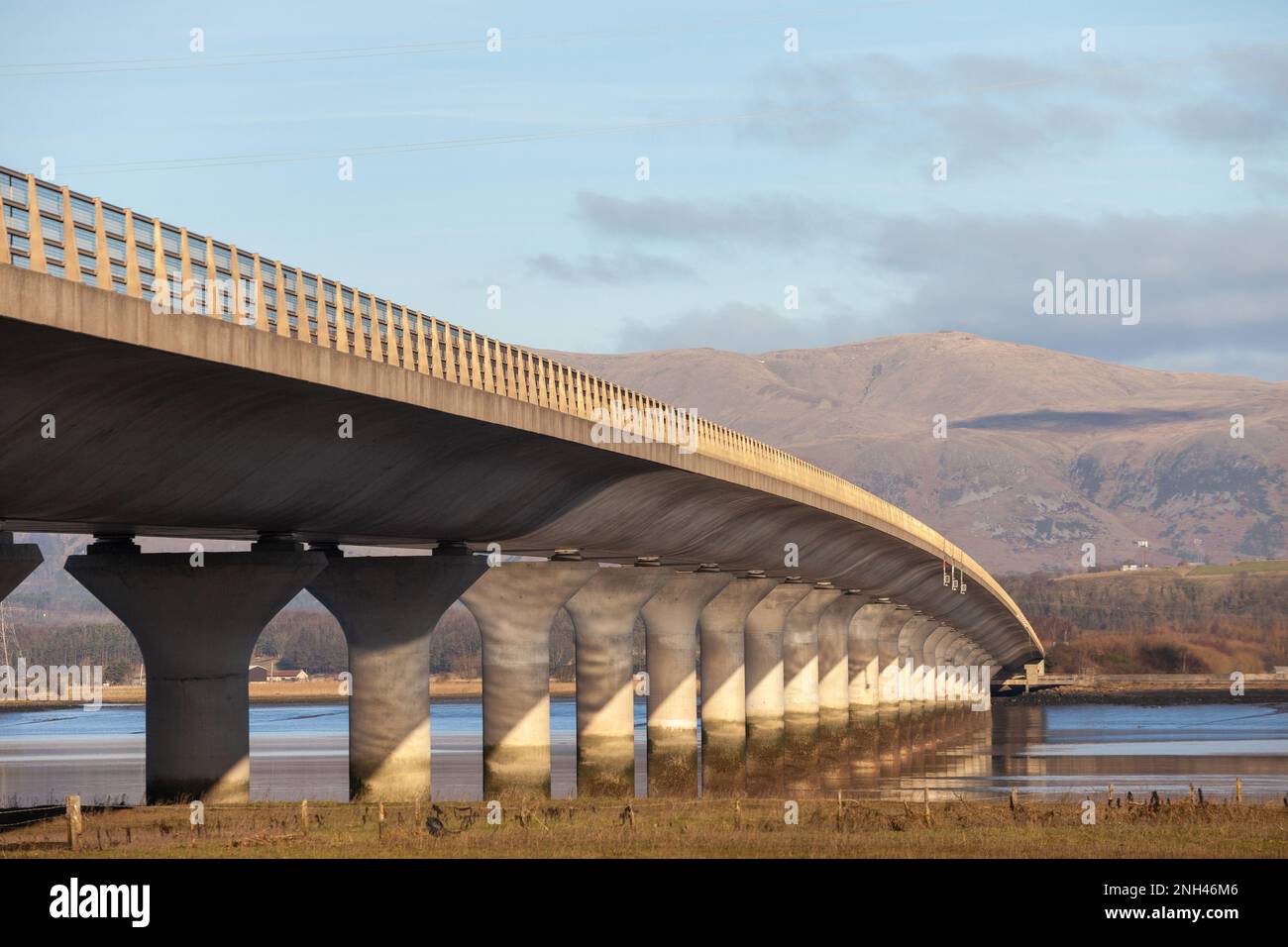 Clackmannanshire Bridge über den Firth of Forth in Schottland, die am 19. November 2008 für den Verkehr geöffnet wurde Stockfoto