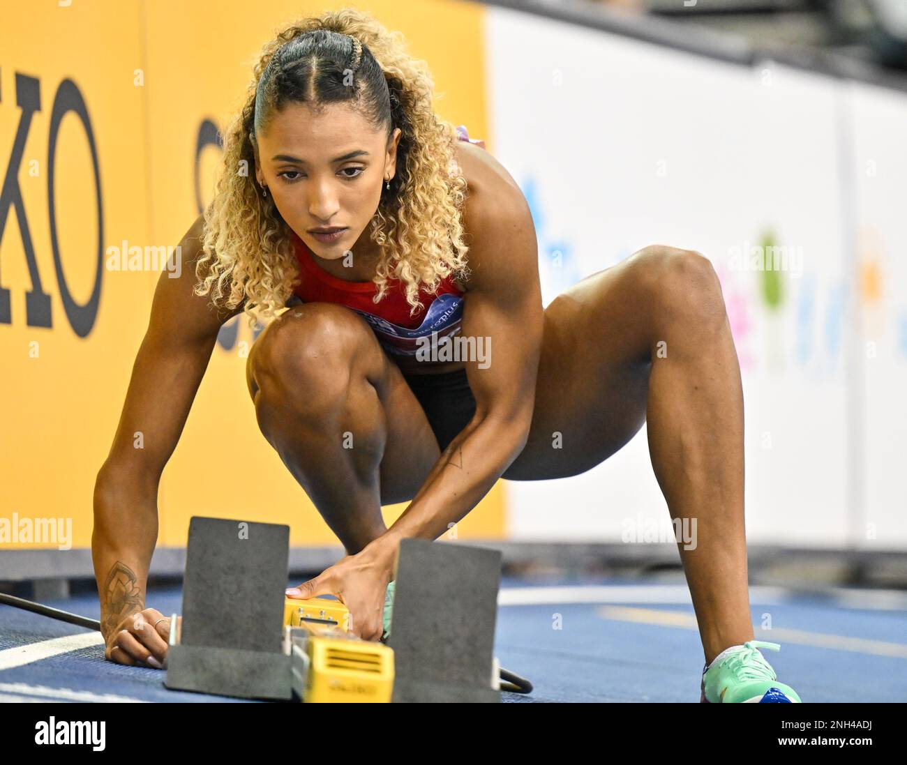 Birmingham, Großbritannien, 19. Februar 2023. Laviai NIELSEN von Enfield und Haringey A C bereiten sich auf die Teilnahme am Womens 400m (Finishing Second) in Großbritannien Vor Stockfoto