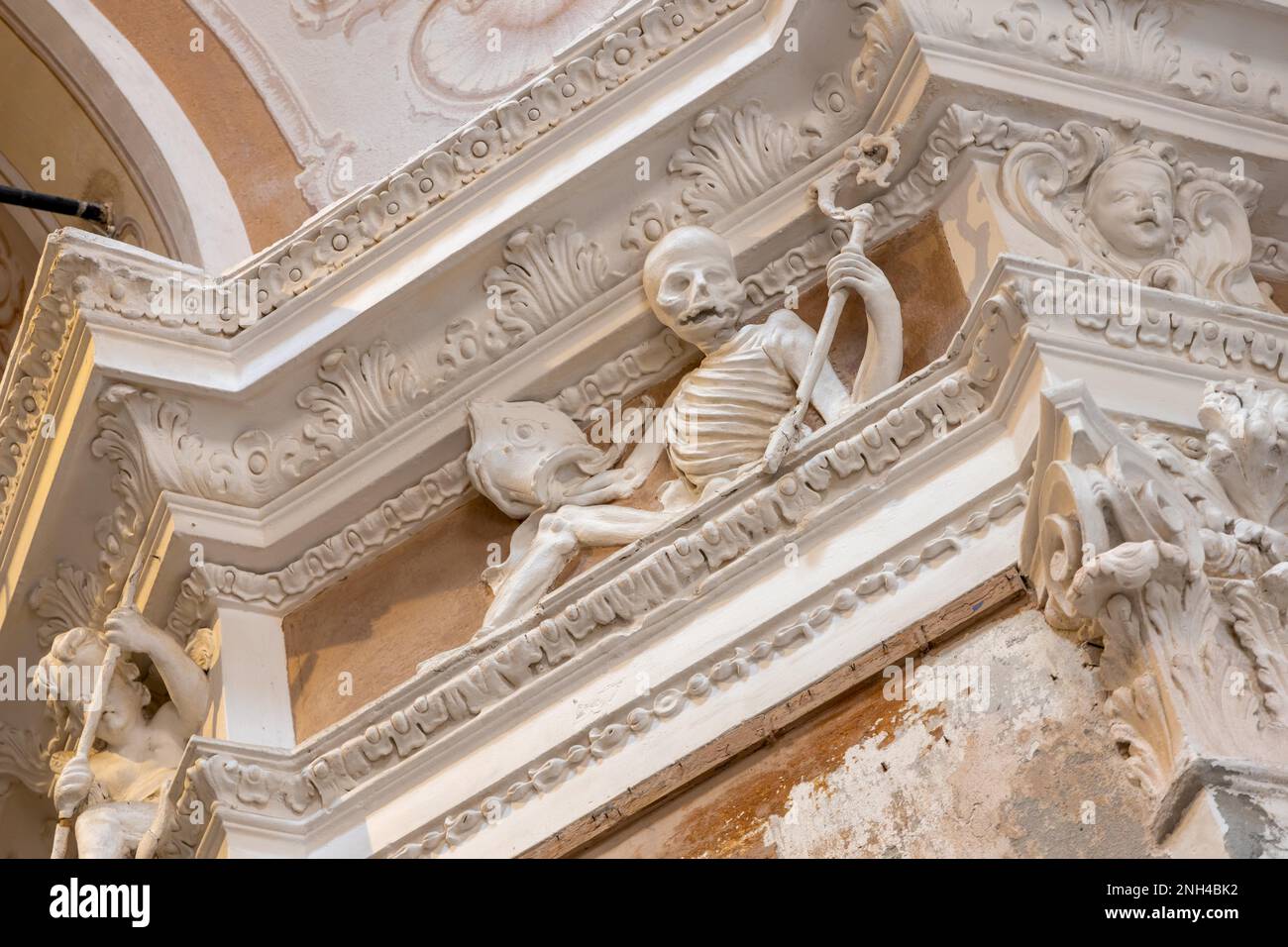 MONTEROSSO, LIGURIEN/ITALIEN - APRIL 22 : Kapelle für die Toten und Gebete in Monterosso Ligurien Italien am 22. April 2019 Stockfoto