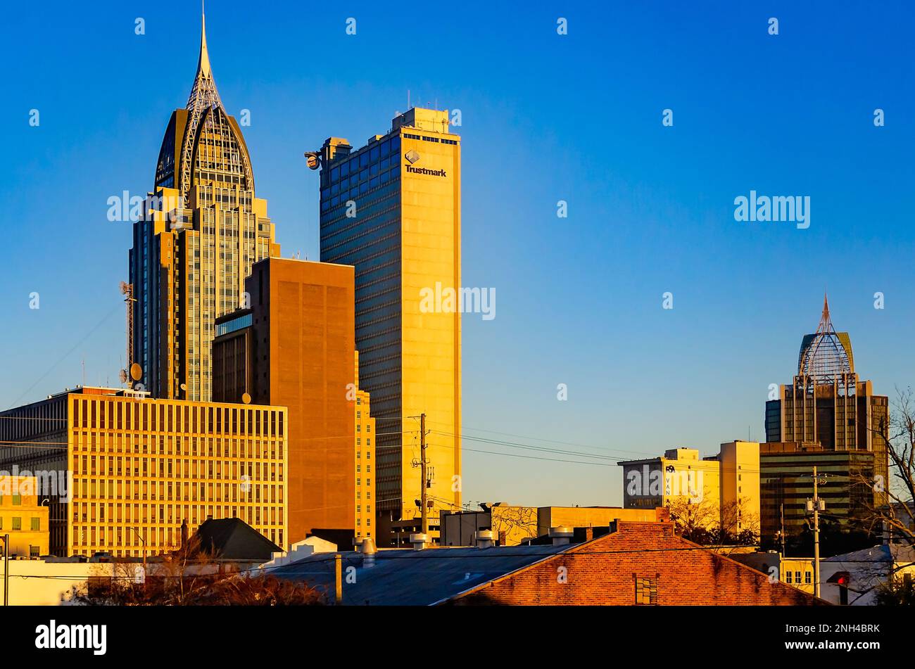 Die Innenstadt von Mobile ist vom Dach der Greer's St. aus zu sehen Louis Market auf der St. Louis Street, 6. Januar 2023, in Mobile, Alabama. Stockfoto