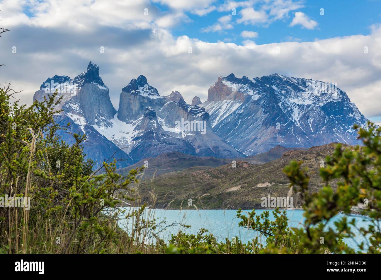 Blick auf Cerro Paine Grande und Lago Pehoe in Patagonien Stockfoto