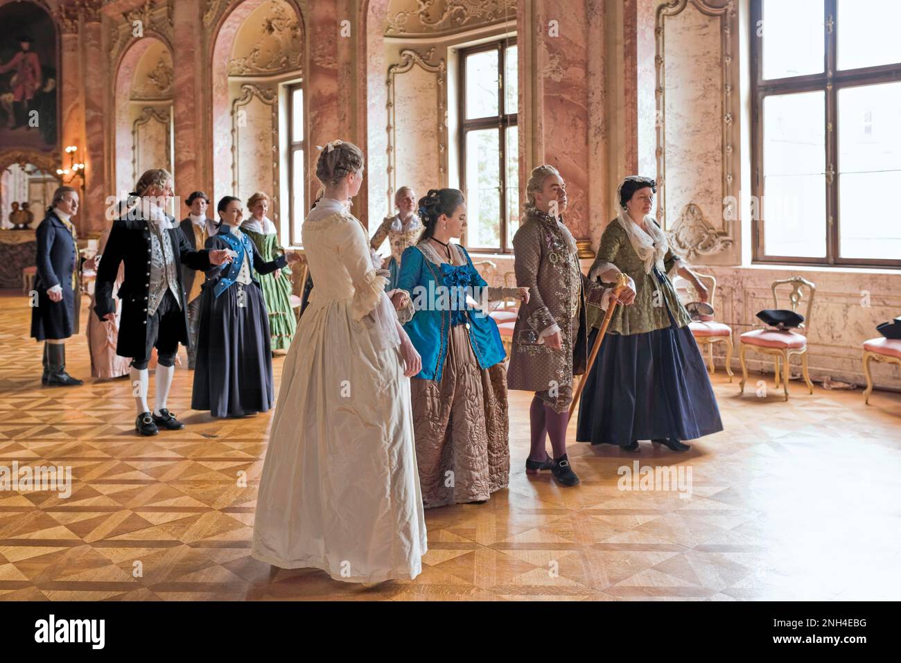 Barocktage Historische Kostüme Tanzsaal Burg Bueckeburg Schaumburg Niedersachsen Deutschland Stockfoto