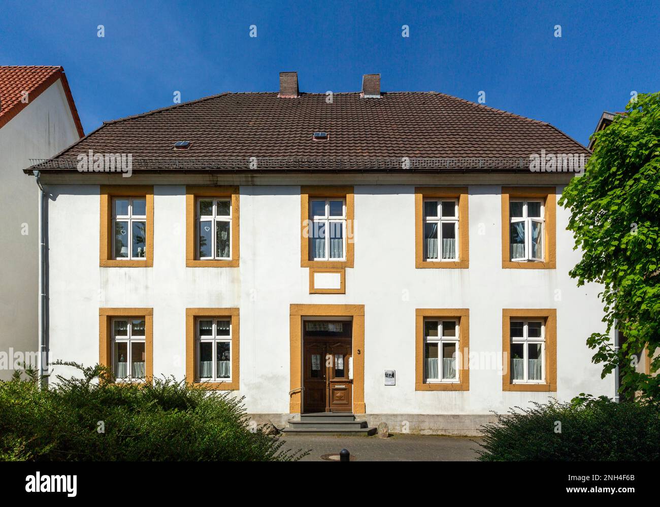 Ehemalige zweite Schule, jetzt Wohngebäude, Borgholzhausen, Mülsterland, Nordrhein-Westfalen, Deutschland Stockfoto