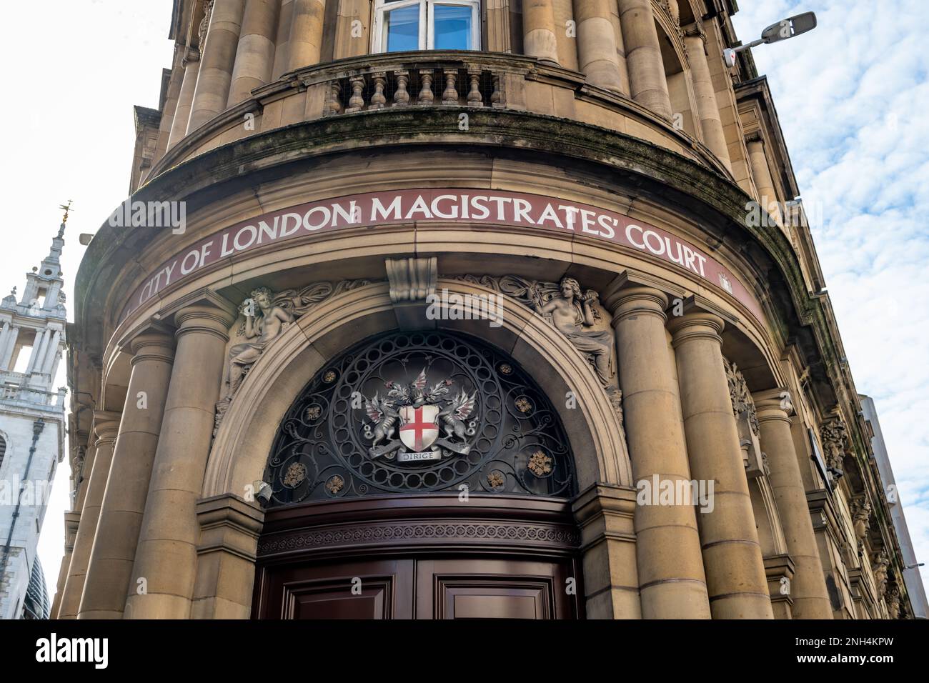 Nach London. GROSSBRITANNIEN - 02.19.2023. Die Fassade des Gerichts der Londoner City Magistrates. Stockfoto