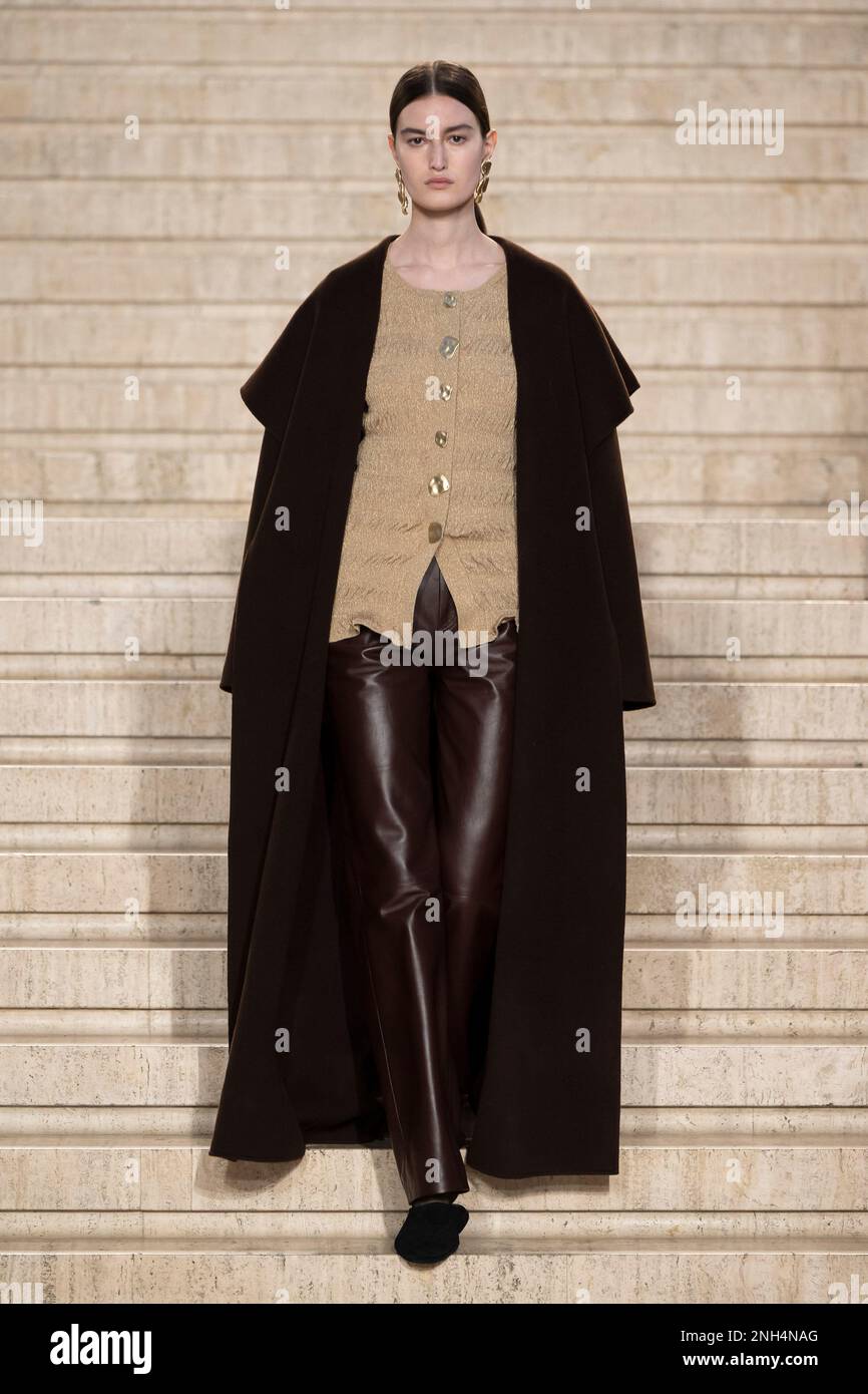 London, Großbritannien. 19. Februar 2023. Models auf dem Laufsteg der Tove Modenschau während der Herbst Winter 2023 Collections Fashion Show auf der London Fashion Week in London am 19 2023. Februar. (Foto: Jonas Gustavsson/Sipa USA) Guthaben: SIPA USA/Alamy Live News Stockfoto