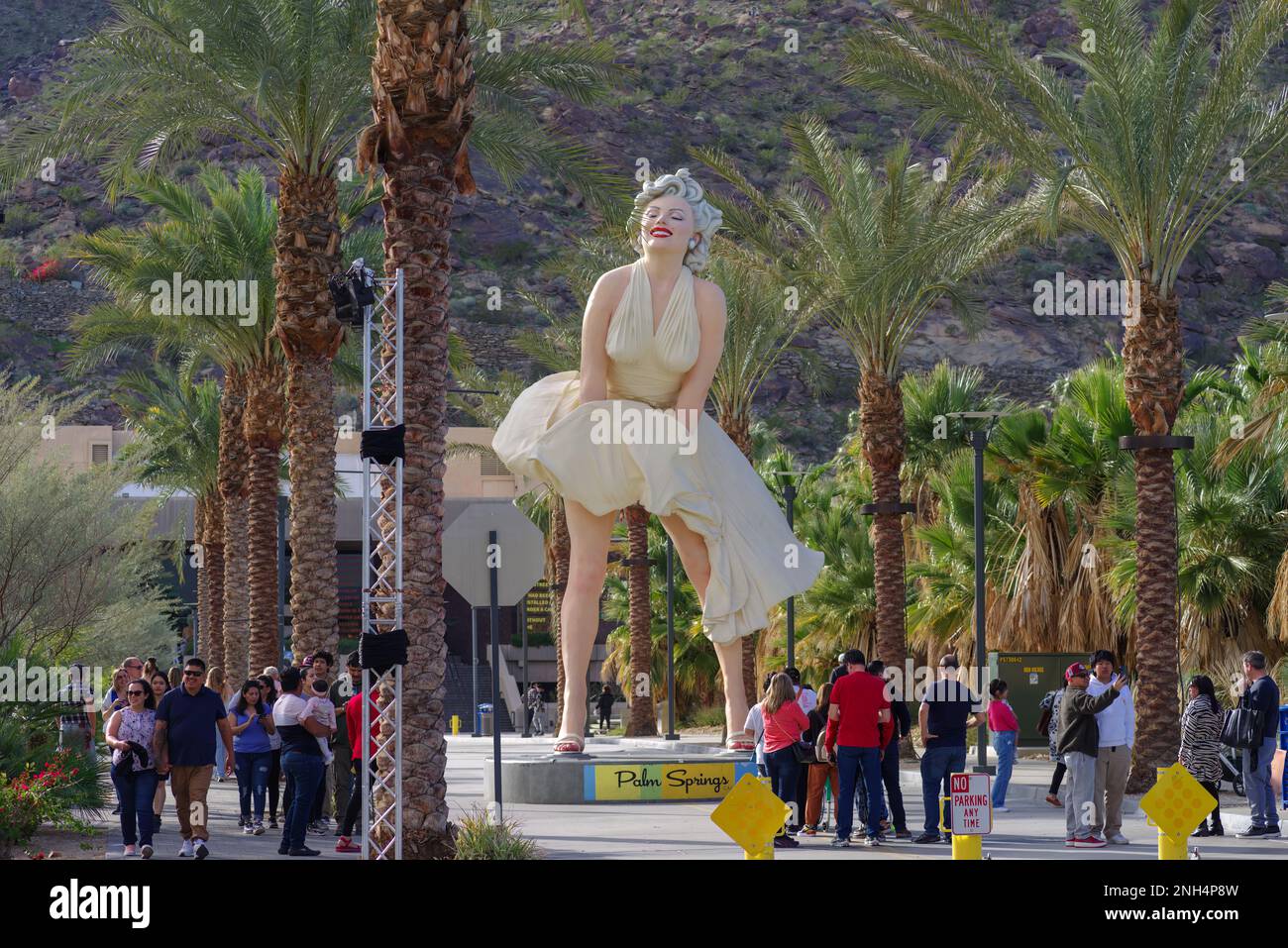 Palm Springs, Kalifornien, USA - 19. Februar 2023: Marilyn Monroe Sculture an einem sonnigen Tag. Stockfoto