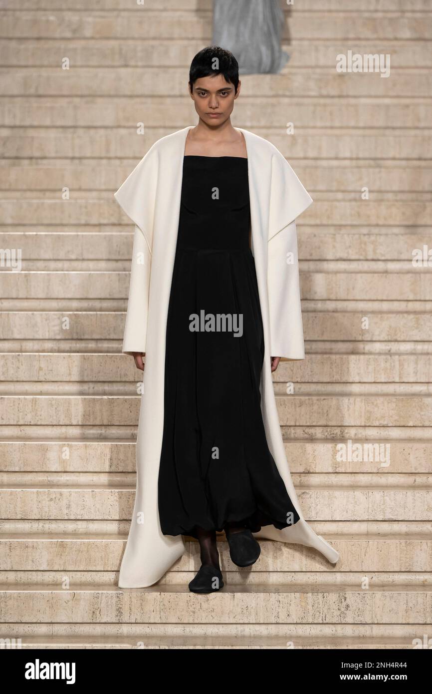 London, Großbritannien. 19. Februar 2023. Models auf dem Laufsteg der Tove Modenschau während der Herbst Winter 2023 Collections Fashion Show auf der London Fashion Week in London am 19 2023. Februar. (Foto: Jonas Gustavsson/Sipa USA) Guthaben: SIPA USA/Alamy Live News Stockfoto
