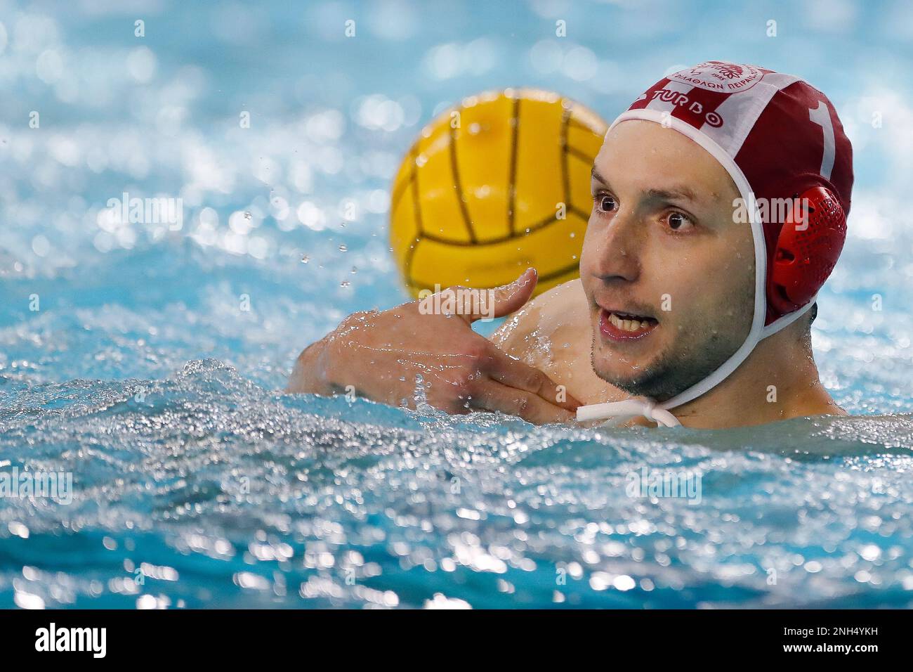 Belgrad, Serbien, 18. Februar 2023. Torwart Marko Bijac von Olympiacos Piraeus reagiert während des LEN Wasserpolo Champions League-Spiels zwischen VK Radnicki und Olympiacos auf Gradski Bazeni in Kragujevac, Serbien. 18. Februar 2023. Kredit: Nikola Krstic/Alamy Stockfoto