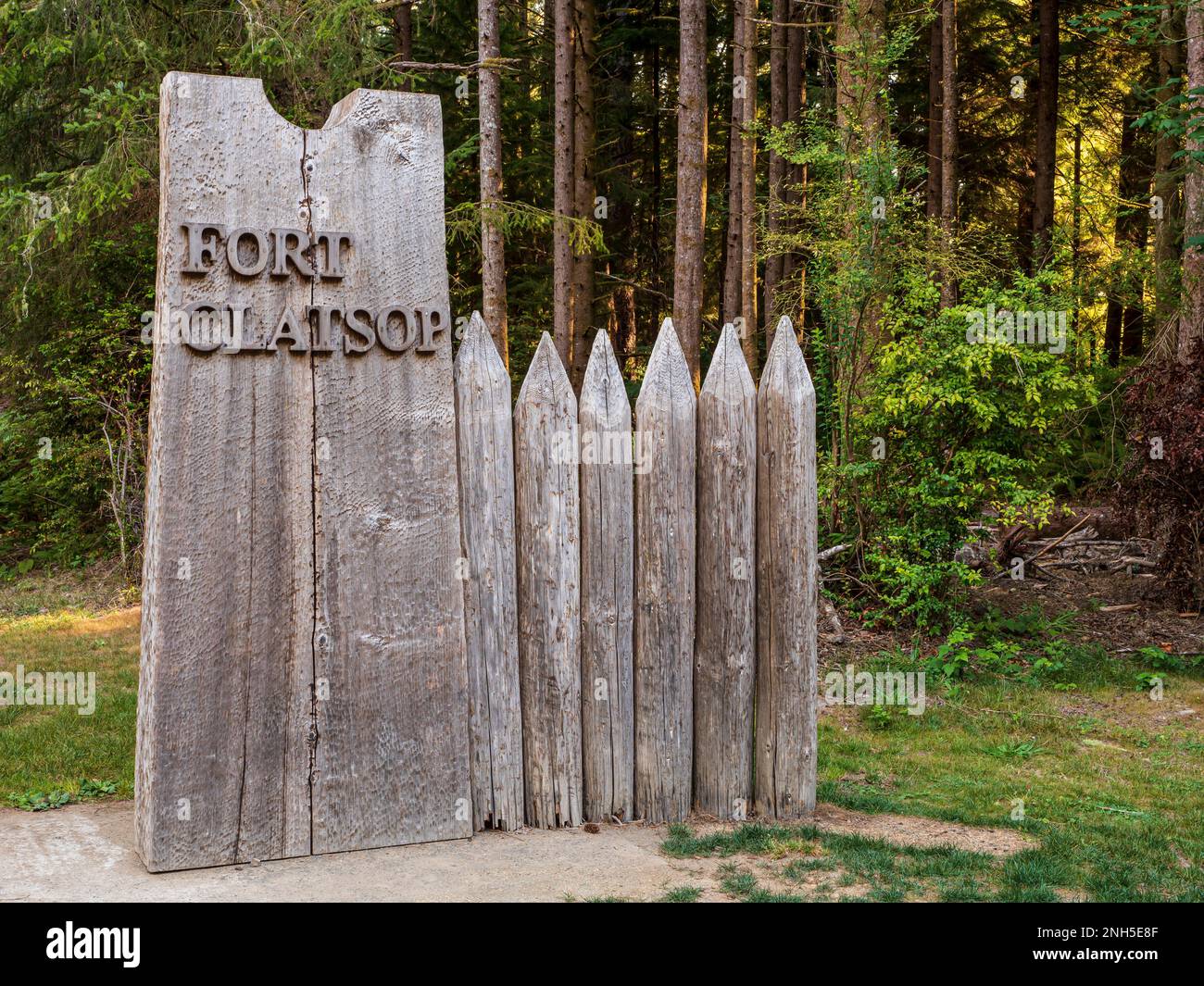 Eingangsschild am Besucherzentrum, Fort Clatsop National Memorial in der Nähe von Astoria, Oregon. Stockfoto