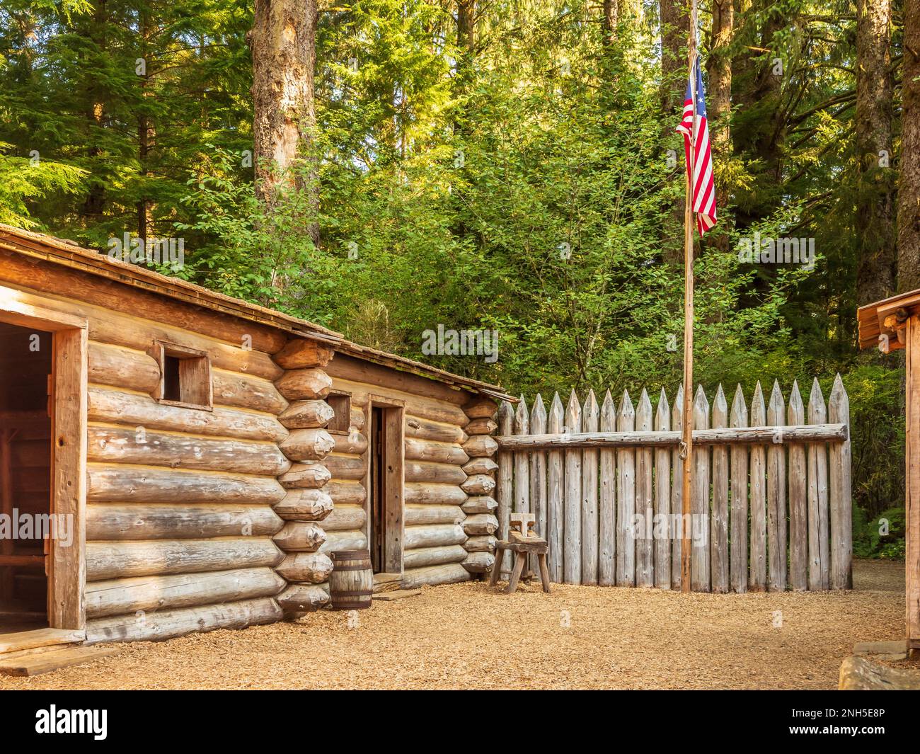 Rekonstruierte Gebäude, Fort Clatsop National Memorial bei Astoria, Oregon. Stockfoto