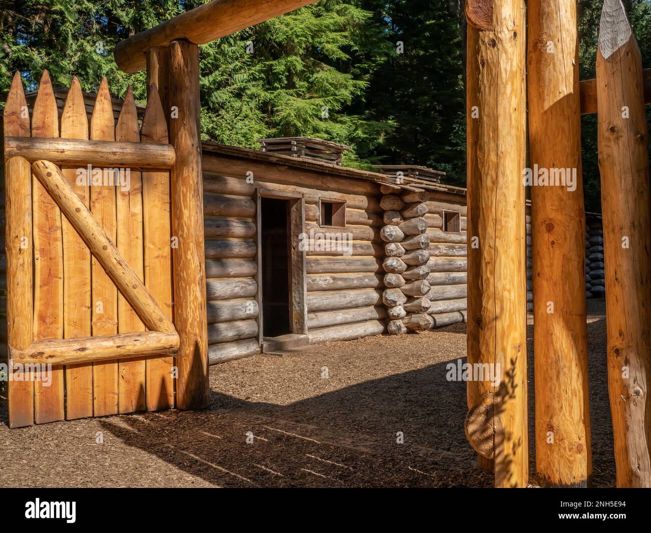 Rekonstruierte Gebäude, Fort Clatsop National Memorial bei Astoria, Oregon. Stockfoto
