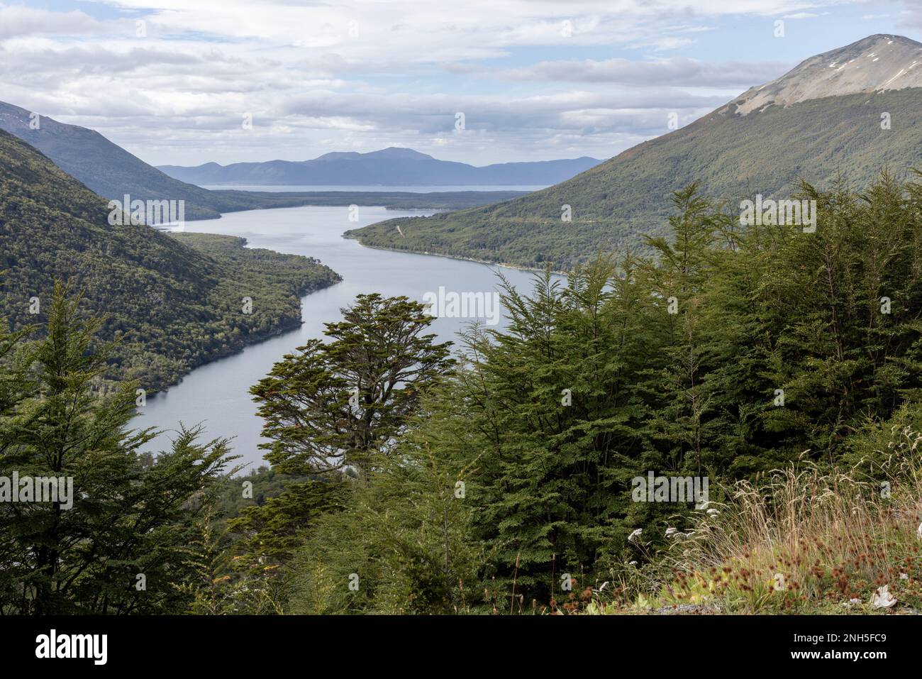 Blick vom Paso Garibaldi in der Nähe von Ushuaia bis zum Lago Escondido in Tierra del Fuego, Argentinien, Südamerika Stockfoto