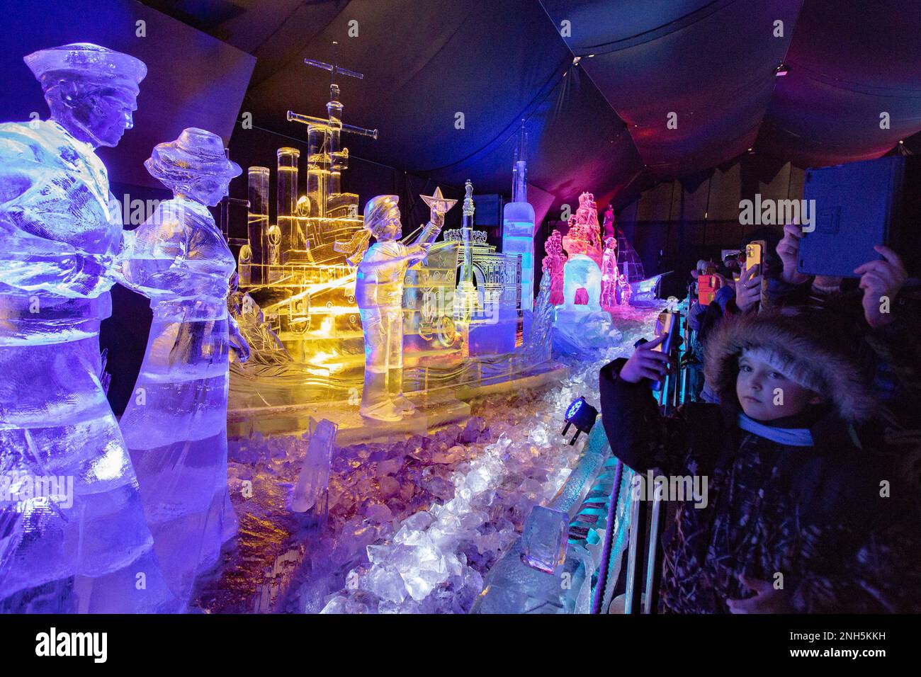 St. Petersburg, Russland. 19. Februar 2023. Das Ice Skulptures Festival in St. Petersburg, Russland, am 19. Februar 2023. Das Festival findet hier vom 15. Februar bis 2. März statt. Kredit: Irina Motina/Xinhua/Alamy Live News Stockfoto