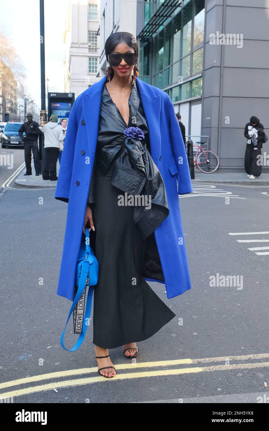 London, Großbritannien. 20. Februar 2023. Besucher der Saul Nash Fashion Show vor dem British Fashion Council (BFG) NEWGEN Show Space im Old Selfridges Hotel. Kredit: Elfte Stunde Fotografie/Alamy Live News Stockfoto
