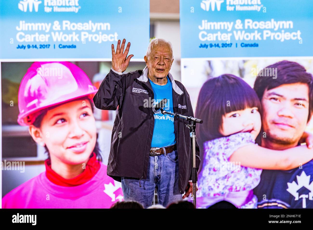 Edmonton, Alberta, Kanada. 10. Juli 2017. Präsident Jimmy Carter spricht vor den Freiwilligen für das Jimmy and Rosalynn Carter Work Project for Habitat for Humanity Edmonton. (Credit Image: © Ron Palmer/SOPA Images via ZUMA Press Wire) NUR REDAKTIONELLE VERWENDUNG! Nicht für den kommerziellen GEBRAUCH! Stockfoto