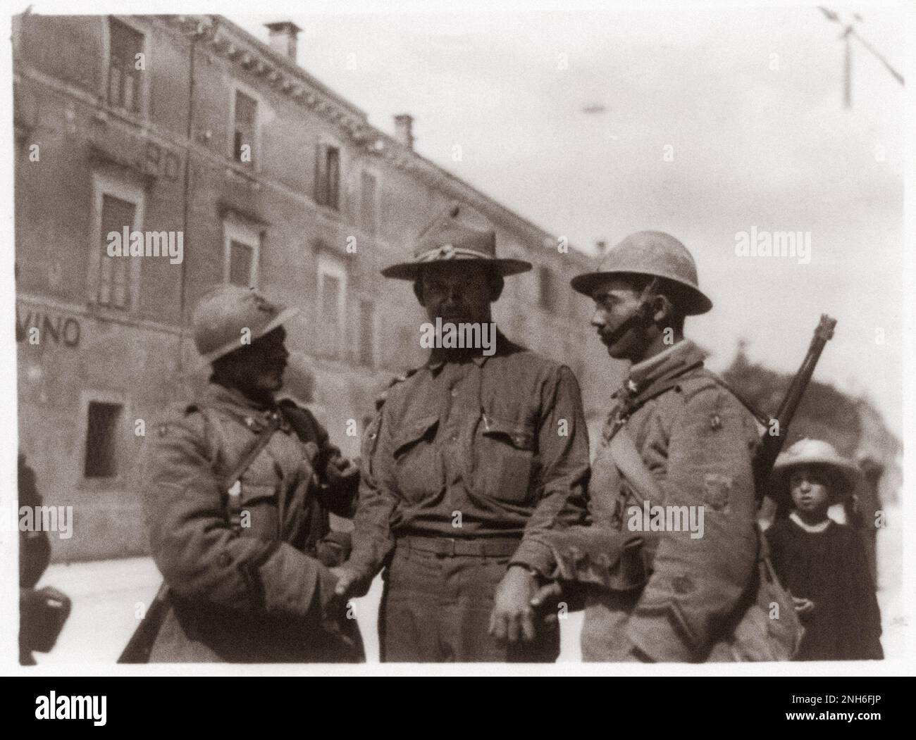 Erster Weltkrieg Italienische Front: Italiener und Amerikaner finden schnell Freunde. 1917-1918 Stockfoto