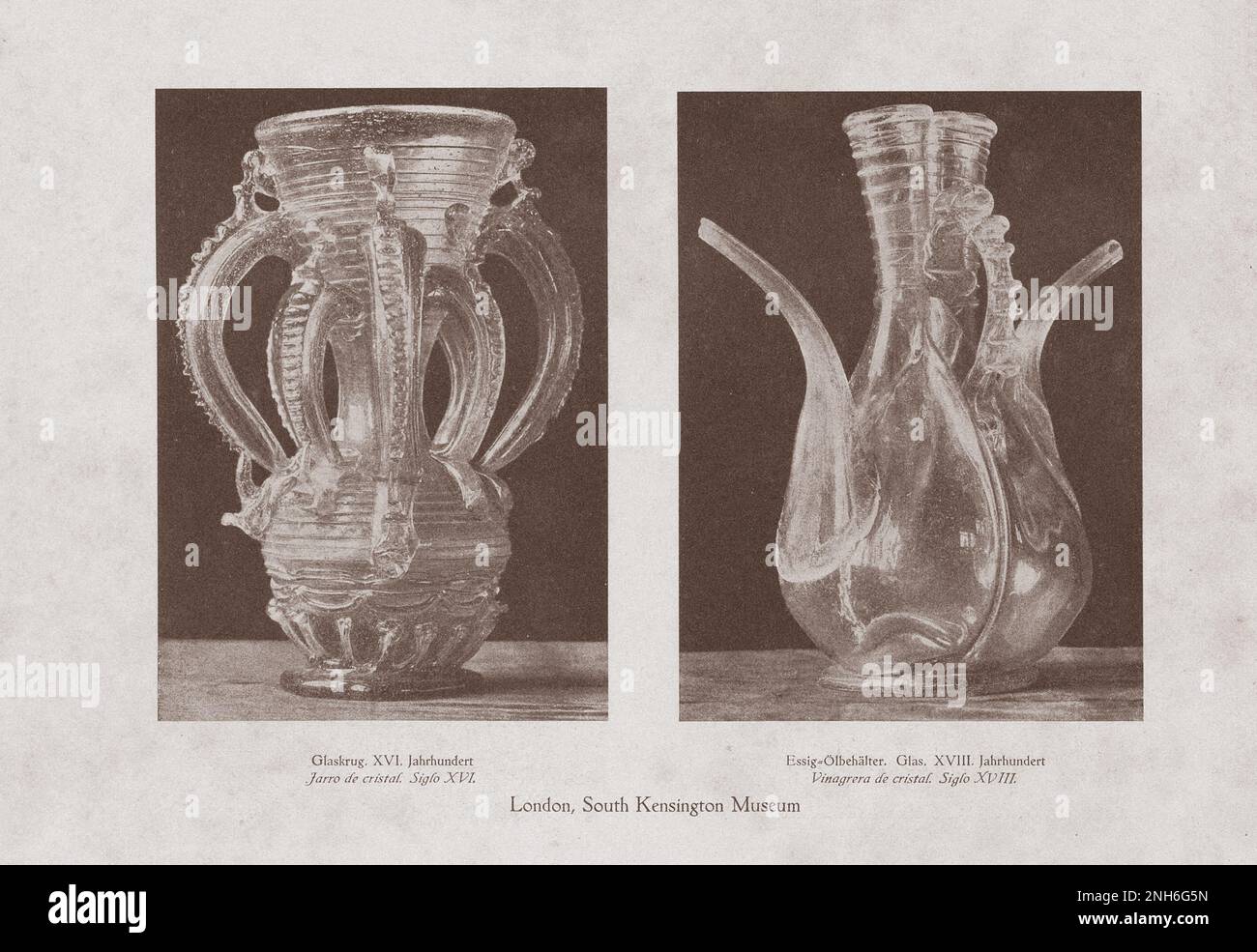 Die Kunst des alten Spaniens. Glaskanne. XVI Century (links). Essigggbehälter aus Glas. 18. Century (rechts) Stockfoto