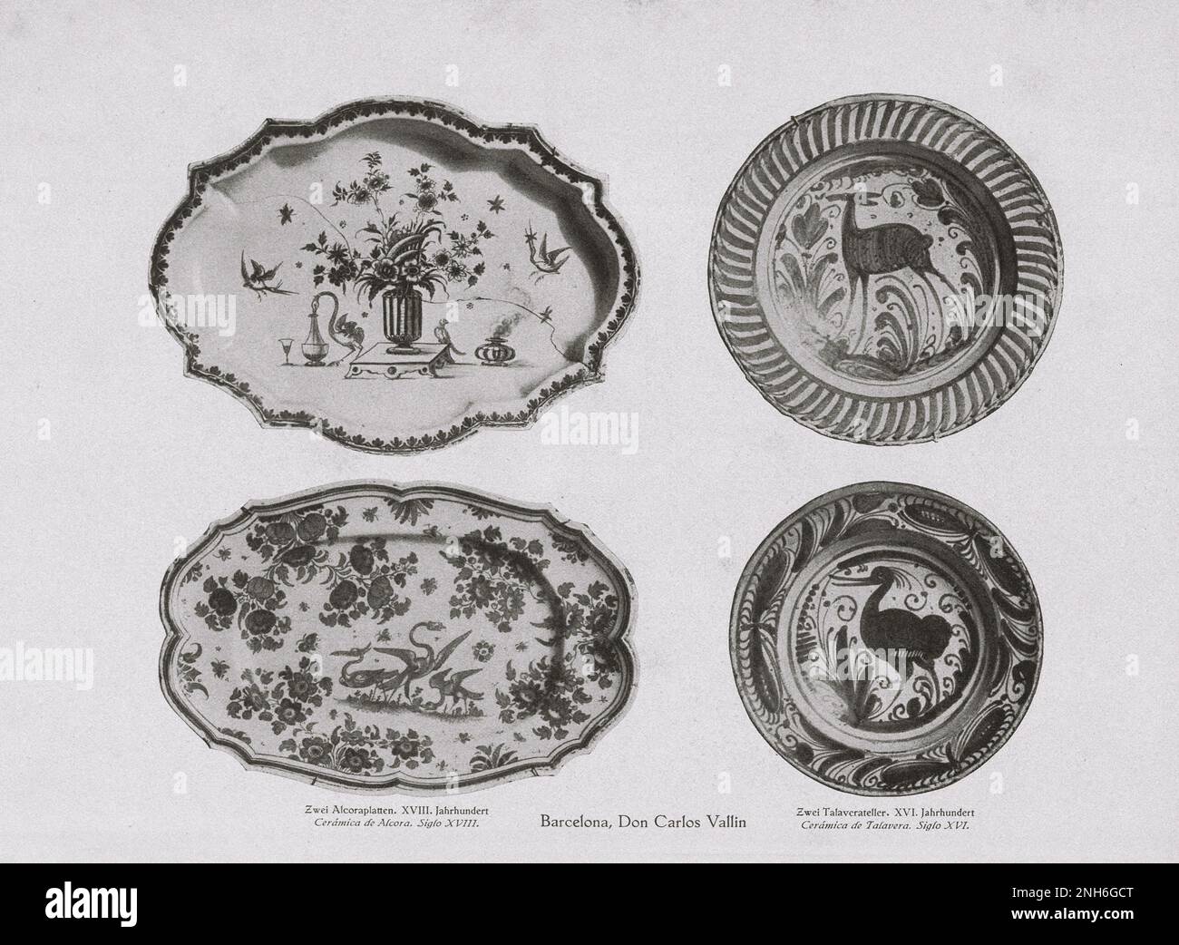 Kunst des alten Spaniens. Vintage-Fotos von zwei Alcora-Platten. XVIII Century (links) zwei talavera-Platten. XVI Century (rechts) - die Töpferei Talavera ist eine spanische Töpfertradition aus Talavera de la Reina Stockfoto