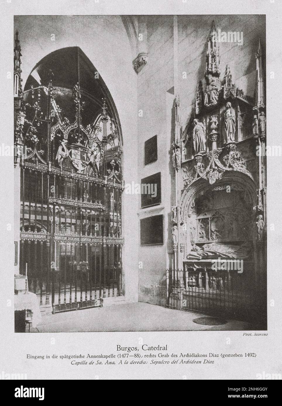 Architektur des alten Spaniens. Oldtimer-Foto der Kathedrale von Burgos. Eintritt zum spätgotischen Сhapel (1477-1488), rechtes Grab von Erzdiakon Diaz (gestorben 1492) Stockfoto