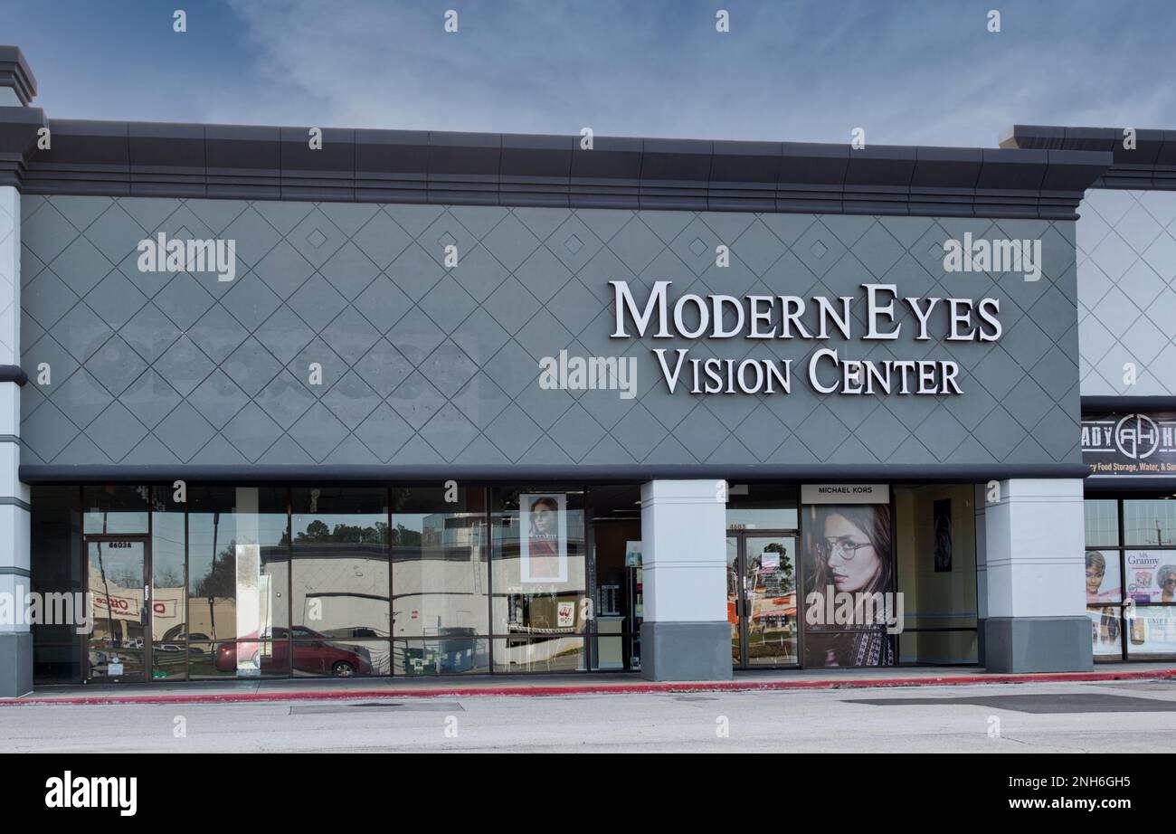 Houston, Texas, USA 02-17-2023: Fassade des ModernEyes Vision Center in Houston, TX. Örtliche Brillenoptometrie. Stockfoto