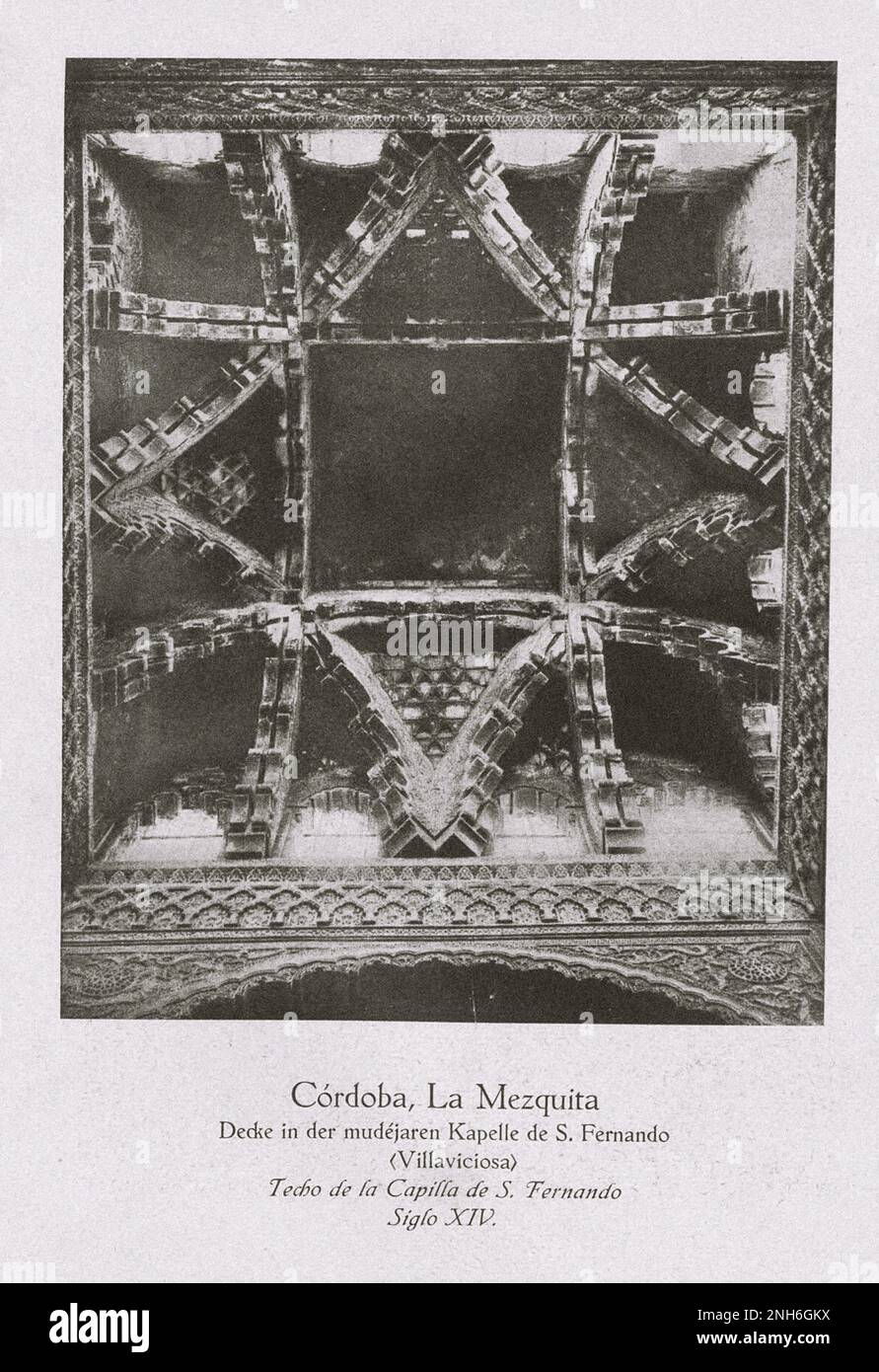 Architektur des alten Spaniens. Oldtimer-Foto von Capilla de Villaviciosa (Mezquita-catedral de Córdoba), Cordoba. Decke der Mudejar-Kapelle von S. Fernando (Villaviciosa) Stockfoto