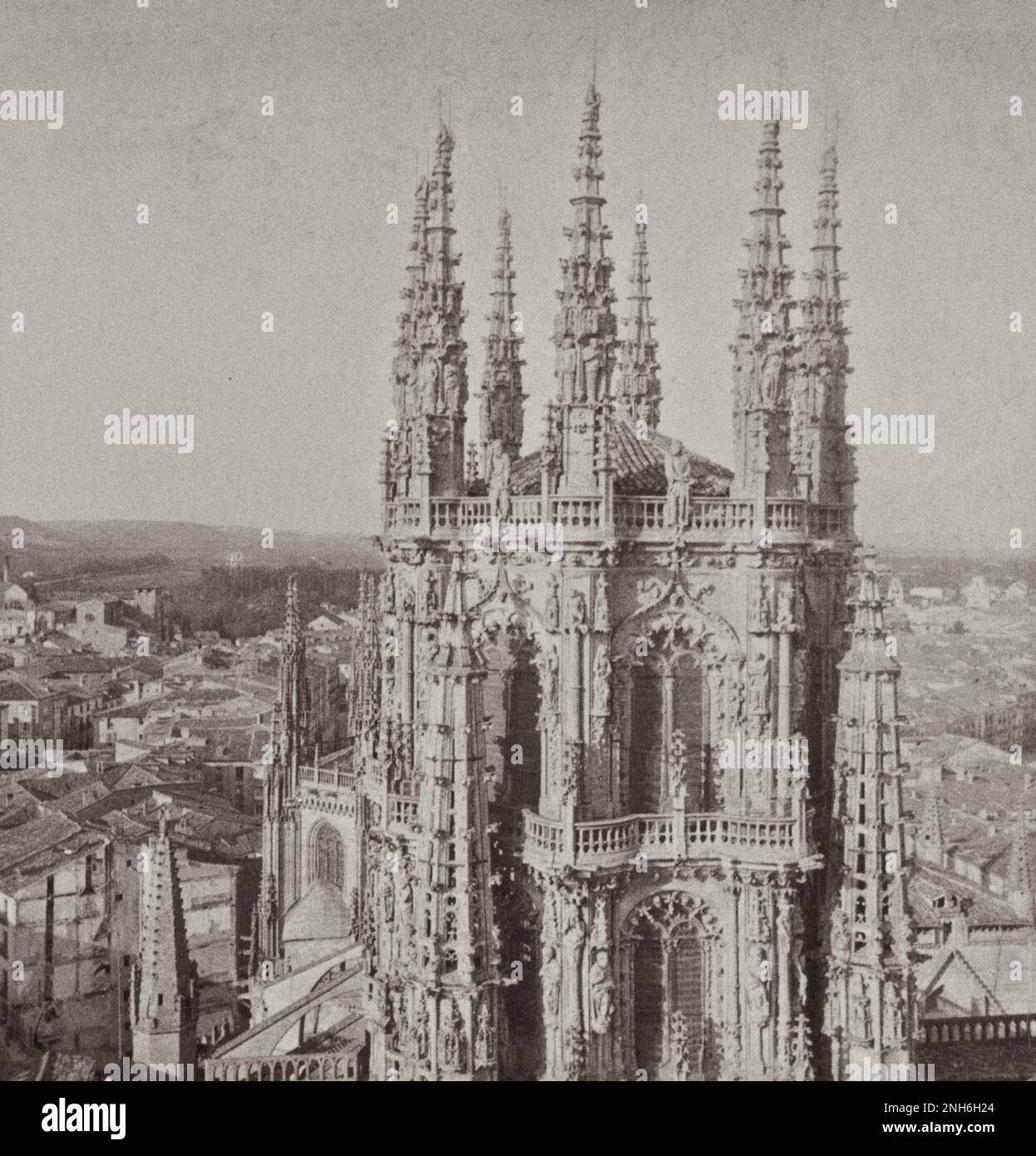 Architektur des alten Spaniens. Berühmte achteckige Laterne, 180 m Hoch, über dem Zentrum der Burgos Kathedrale, Spanien. 1908 Stockfoto