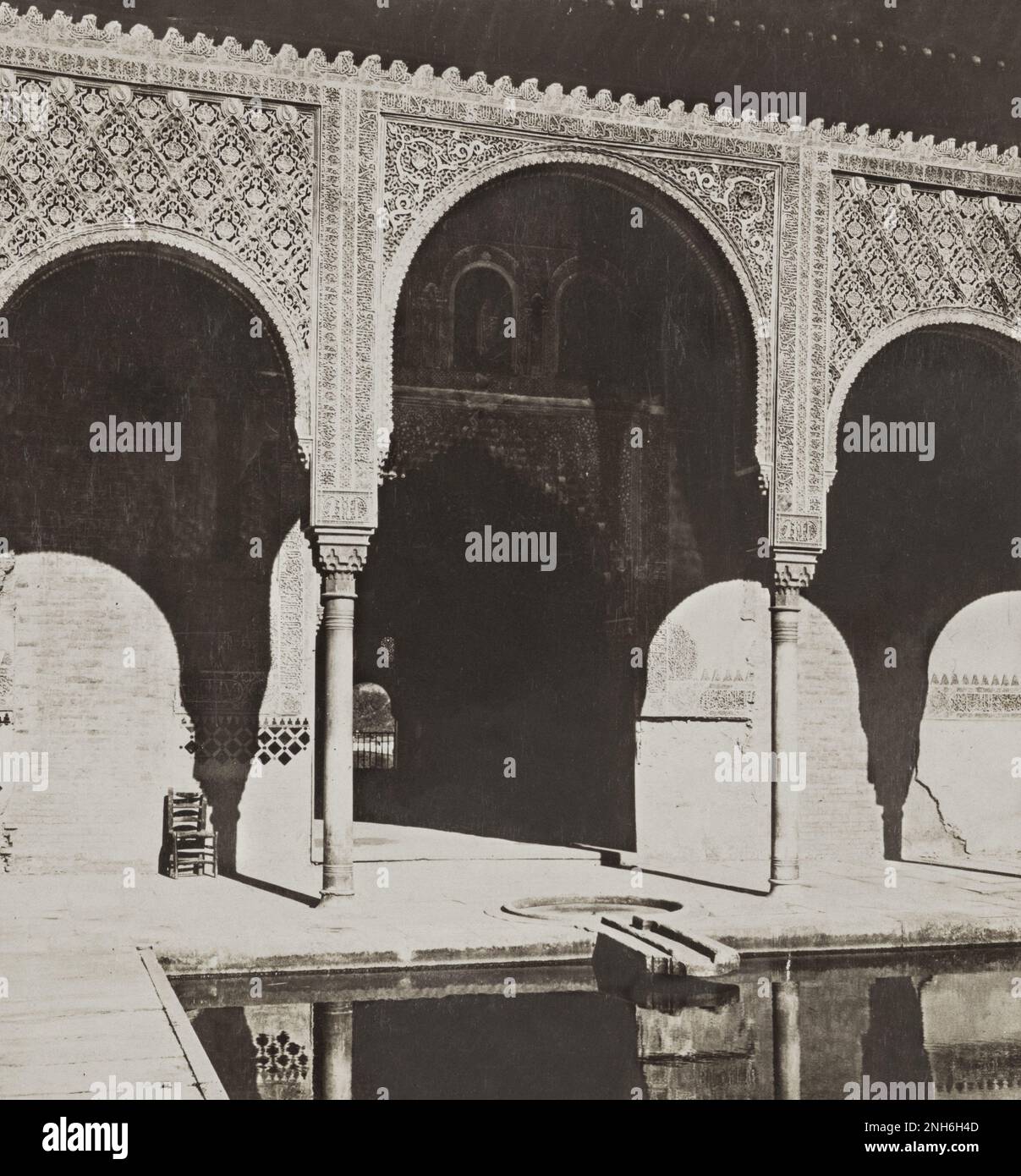 Architektur des alten Spaniens. Vintage-Foto der Alhambra. Granada, Spanien. 1901 Stockfoto