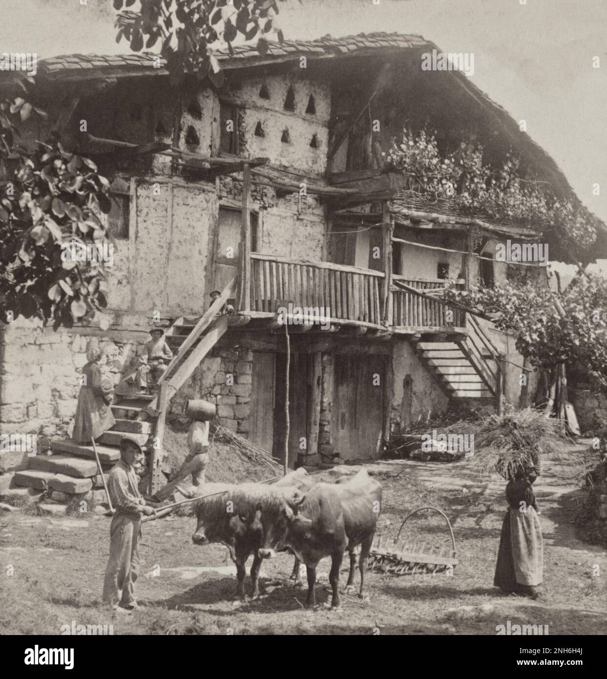 Architektur des alten Spaniens. Malerische Schönheit eines alten Bauernhauses in der Nähe von Lemona, Spanien. 1908 Stockfoto