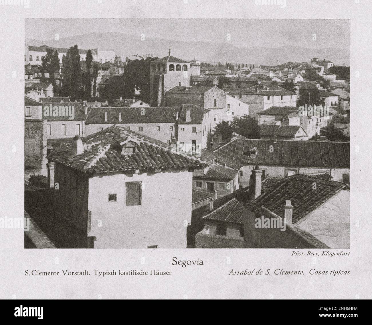 Architektur des alten Spaniens. Vintage-Foto von Segovia. Kastilien und León, Spanien St. Vorort Clemente. Typische mittelalterliche kastilische Häuser. Stockfoto