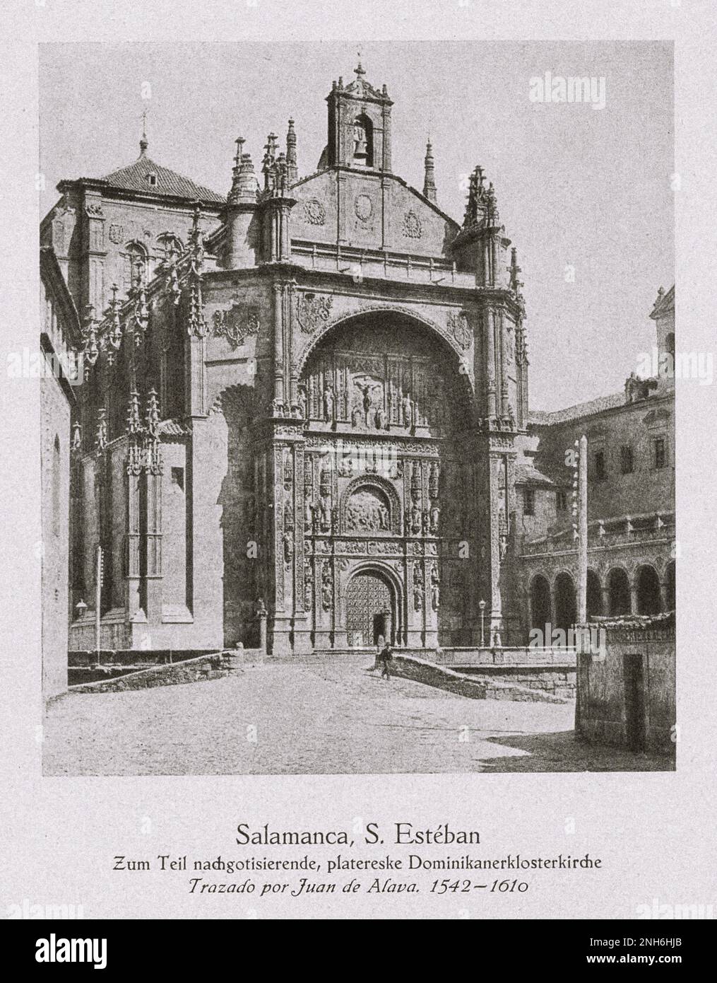 Architektur des alten Spaniens. Oldtimer-Foto von Convento de San Esteban, Salamanca das Convento de San Esteban ist ein Dominikanerkloster auf der Plaza del Concilio de Trento (Rat von Trent) in der spanischen Stadt Salamanca. Stockfoto