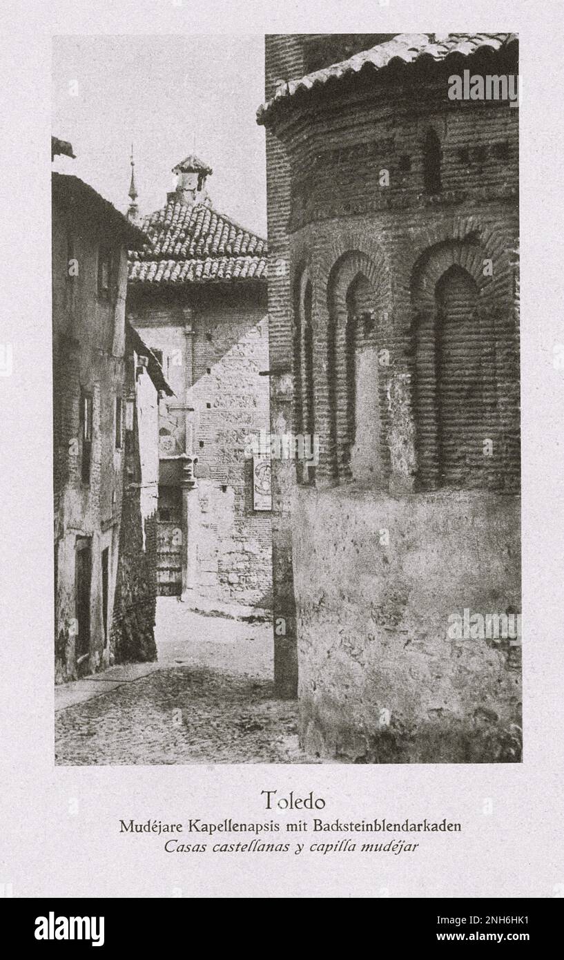 Architektur des alten Spaniens. Vintage-Foto des mittelalterlichen Toledo. Mudejare-Kapelle mit Backsteinbänken Stockfoto