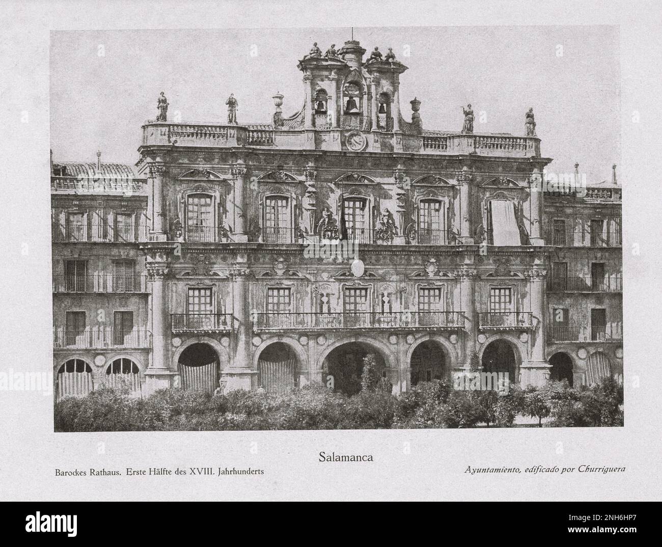Architektur des alten Spaniens. Vintage-Foto des barocken Rathauses von Salamanca. Die erste Hälfte des 18. Jahrhunderts Stockfoto