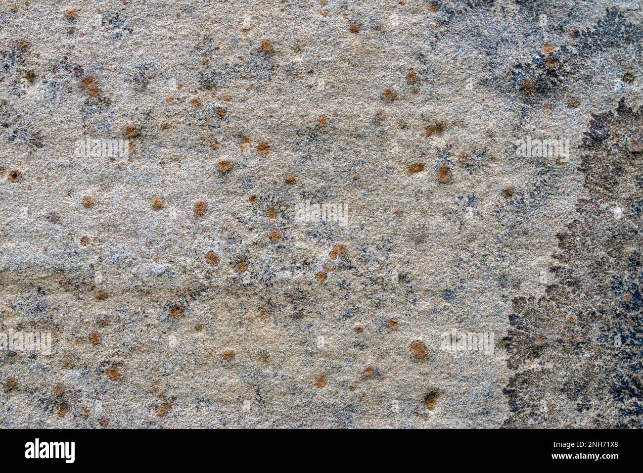 Nahaufnahme einer rauen Wandstruktur mit Flecken Stockfoto