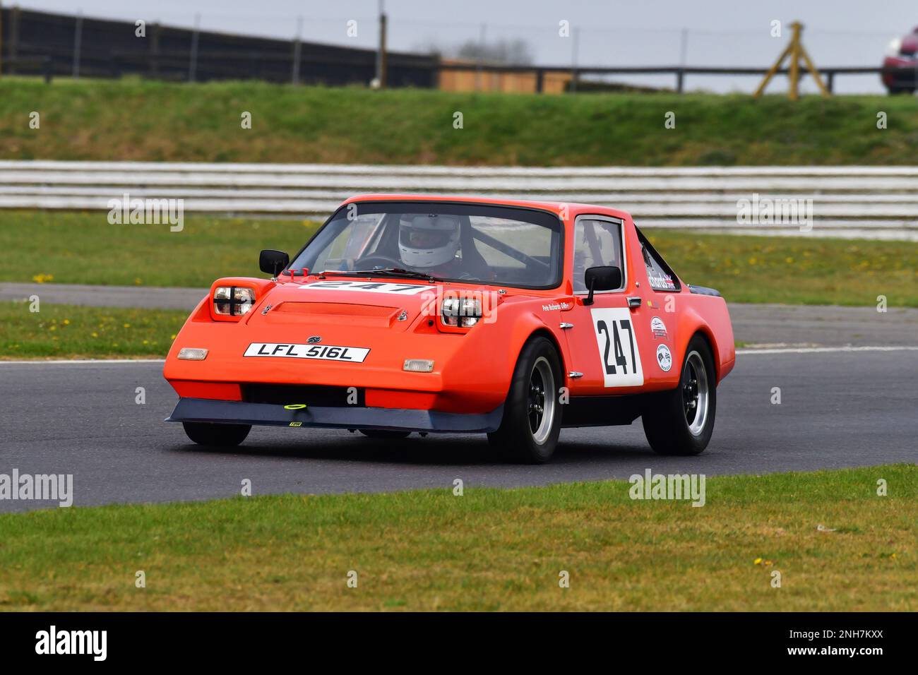 Pete Richards, Clan Crusader, Classic & Modern Motorsport Club - Classic Challenge, Sportwagen, GT's und Limousinen, die von den 50er Jahren bis zum hergestellt wurden Stockfoto