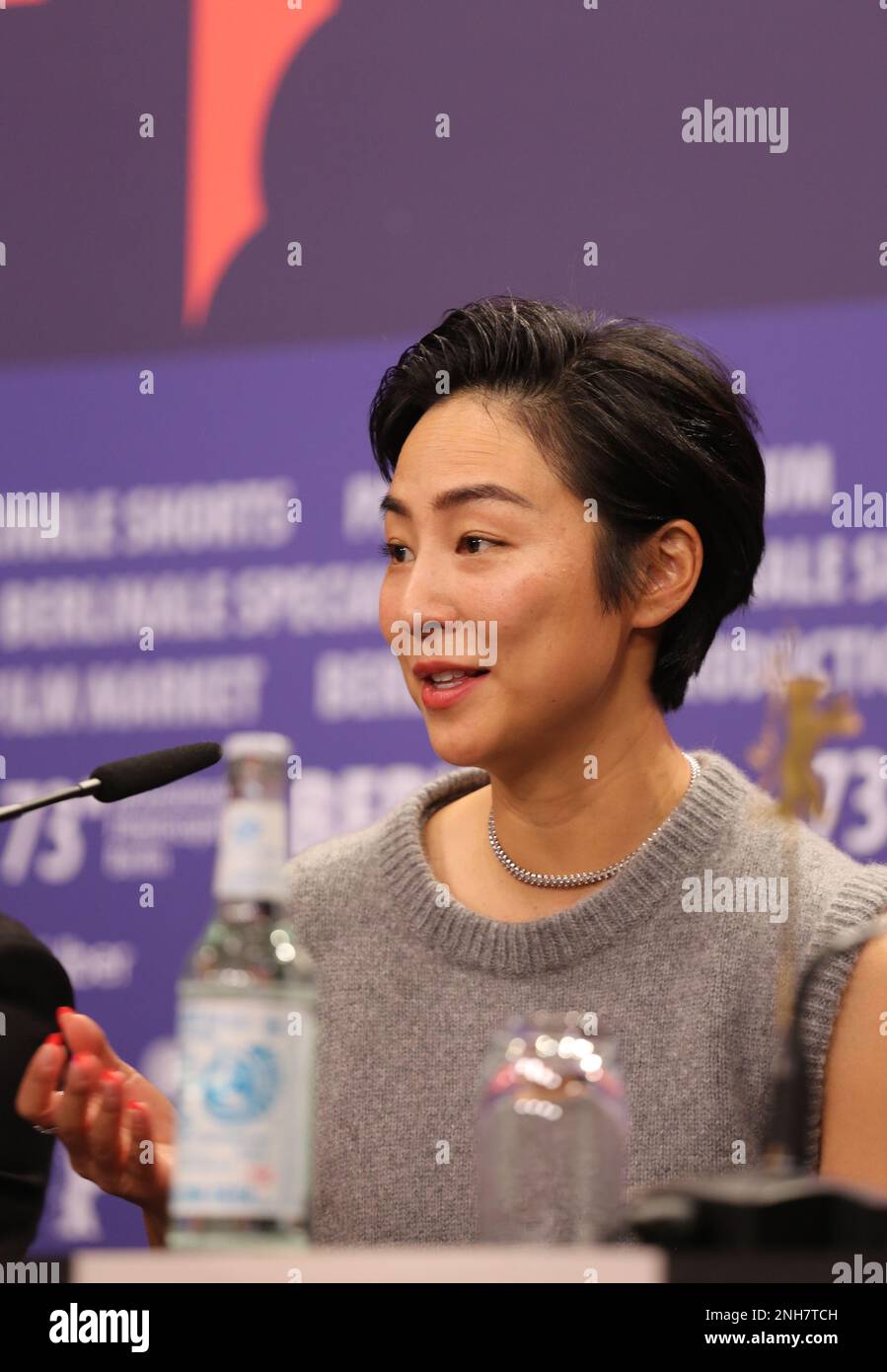 Berlin, Deutschland. 19. Februar 2023 Schauspieler Greta Lee auf der Pressekonferenz für den Film „Vergangene Leben“ beim Berlinale International Film Festival 73., Hotel Grand Hyatt. Kredit: Doreen Kennedy/Alamy Live News. Stockfoto