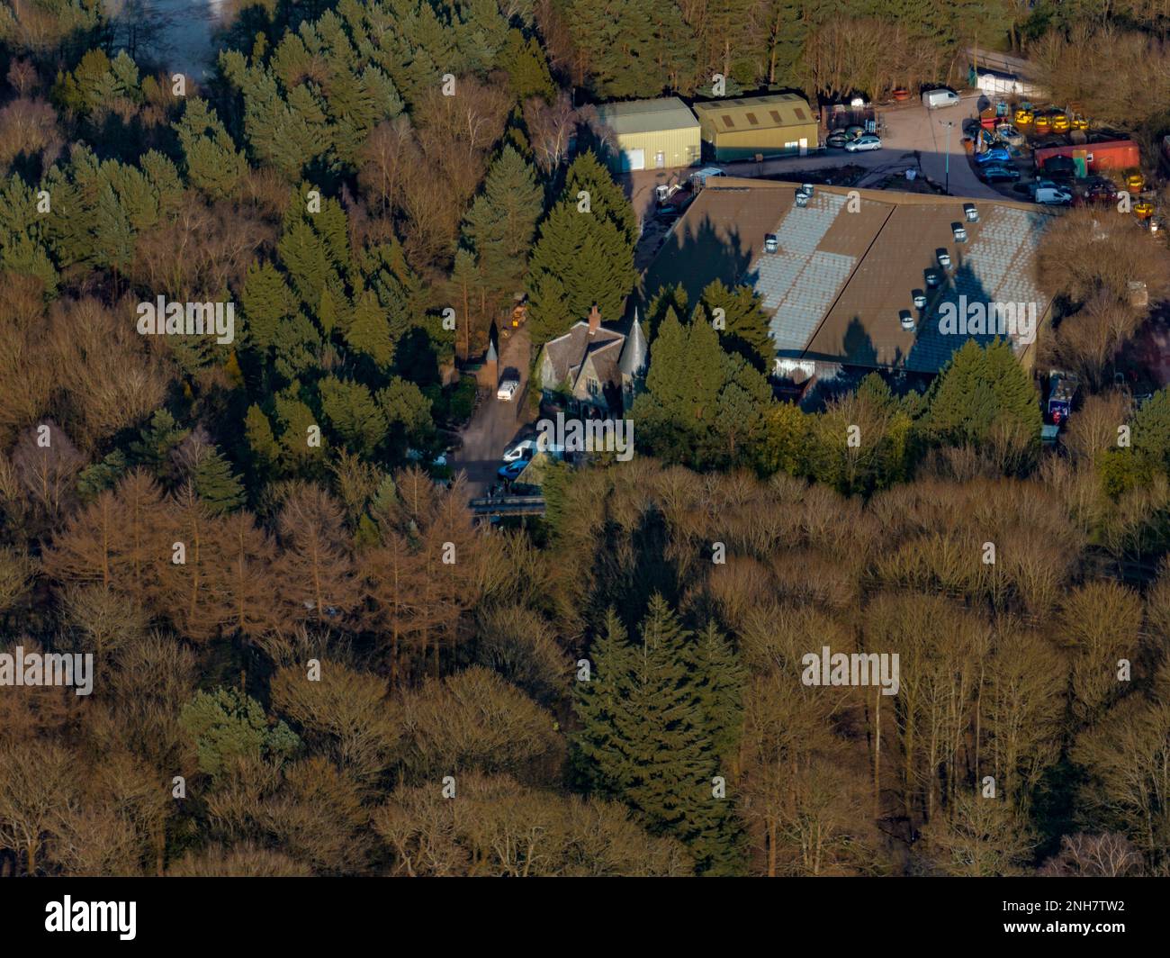 Alton Towers Winter Saisonschluss Updates von der Air Aerial Drohne FT Sub Terra Wiedereröffnung Enterpirse Entfernung und Probefahrten Tests Stockfoto