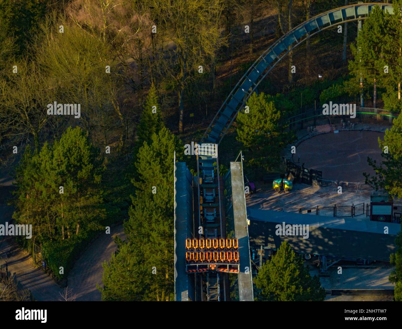 Alton Towers Winter Saisonschluss Updates von der Air Aerial Drohne FT Sub Terra Wiedereröffnung Enterpirse Entfernung und Probefahrten Tests Stockfoto