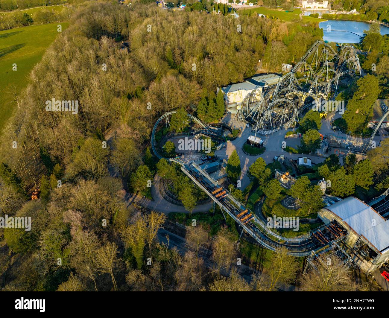 Alton Towers Winter Saisonschluss Updates von der Air Aerial Drohne FT Sub Terra Wiedereröffnung Enterpirse Entfernung und Probefahrten Tests Stockfoto