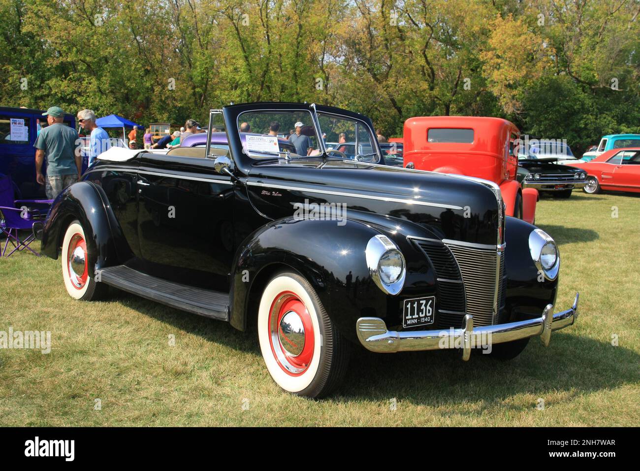1940 Ford Deluxe Classic Car auf einer Wheels and Wings Car Show in Osceola, Wisconsin, USA. Stockfoto