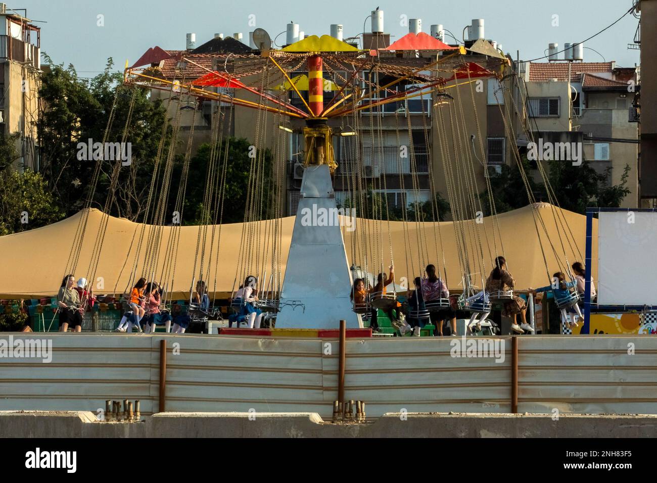 Nur für Mädchen im Biluna Luna Park wurde in Bnei Brak, Israel, für einen Zeitraum von zwei Wochen ein ultrareligiöser und koscherer Vergnügungspark errichtet Stockfoto